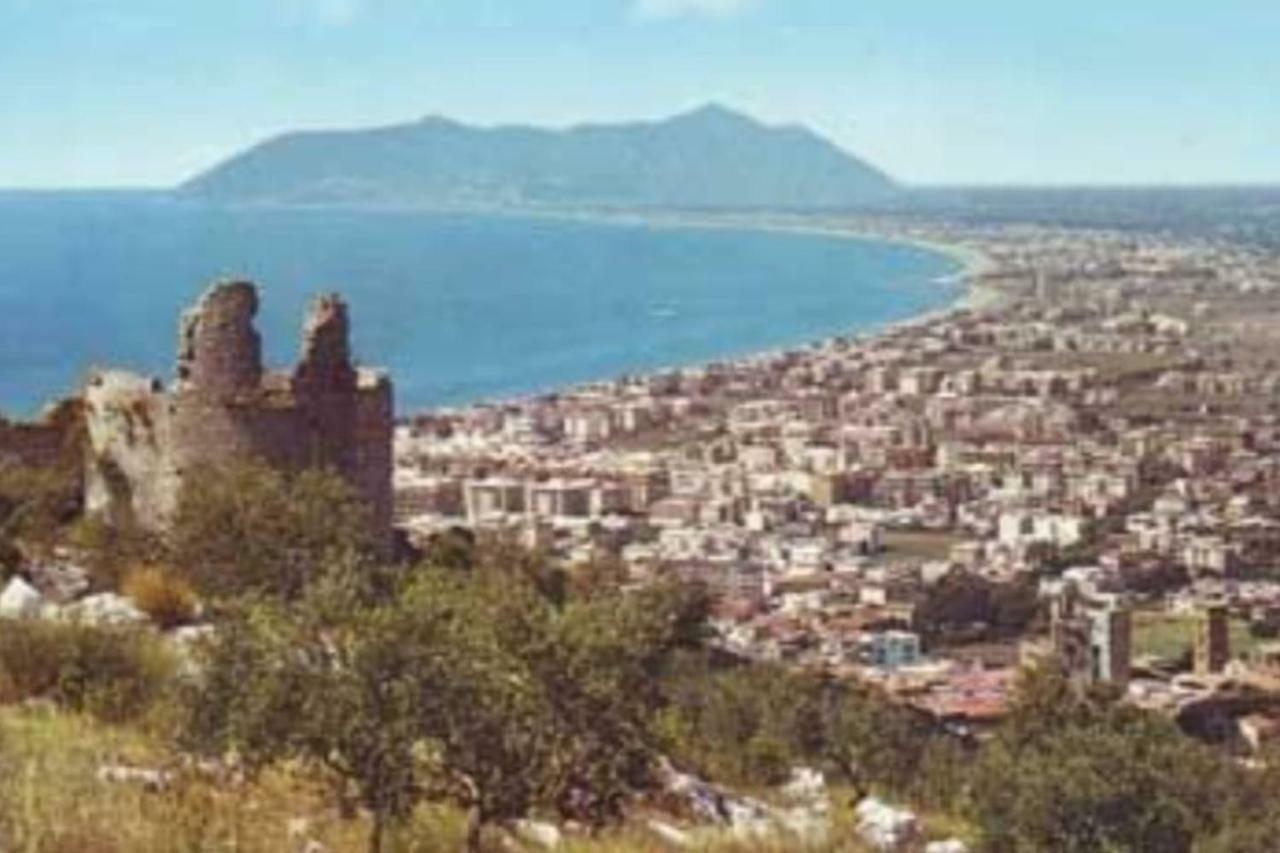 Art Deco City Center Near The Beach! Terracina Zewnętrze zdjęcie